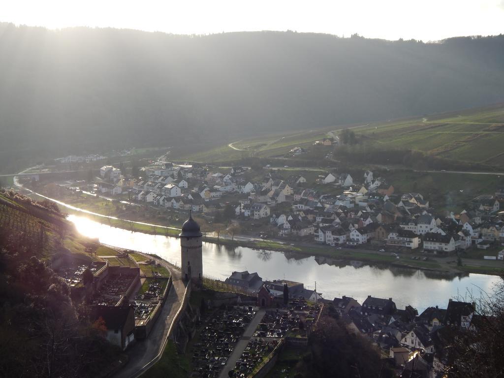 Gaestehaus Am Roemerbad Zell an der Mosel Luaran gambar