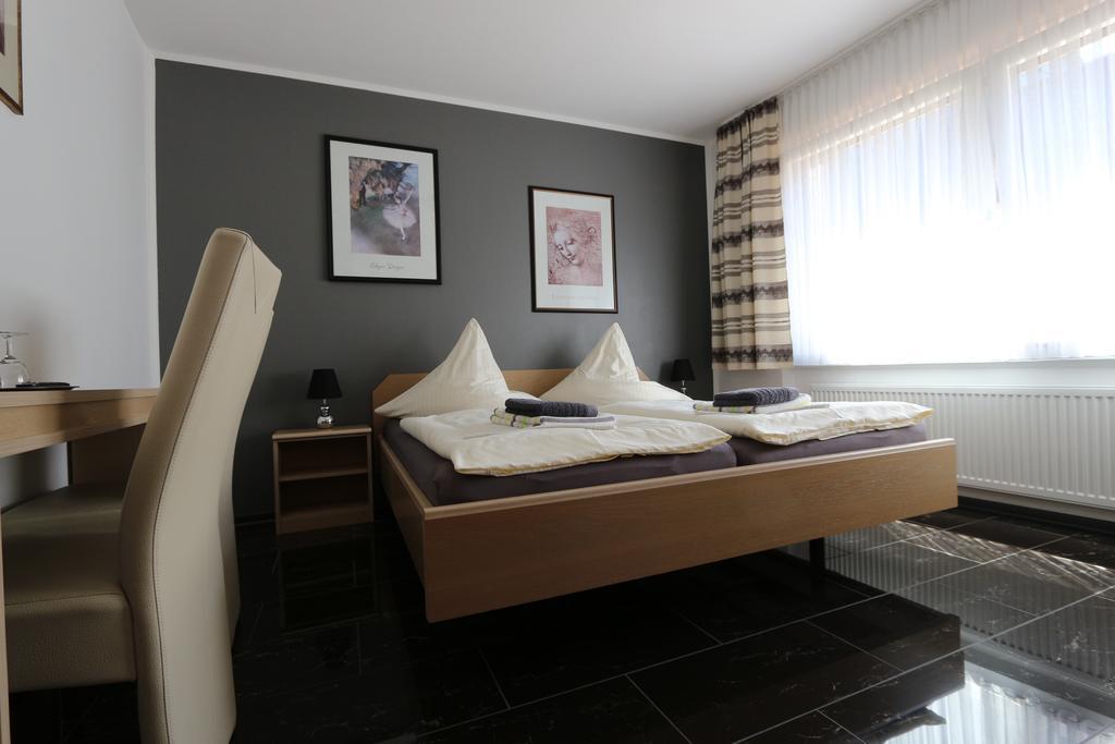Gaestehaus Am Roemerbad Zell an der Mosel Luaran gambar